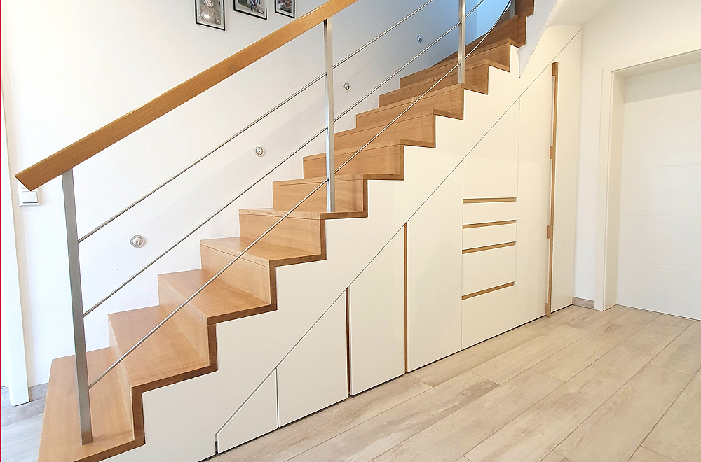 Treppenschrank
