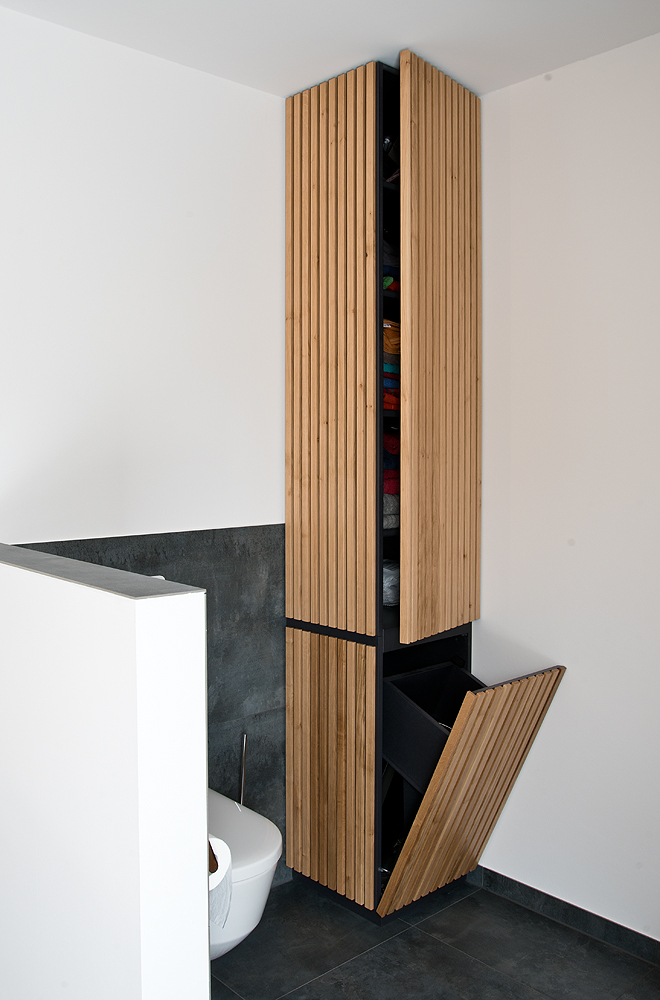 Waschtisch und Spiegelschrank