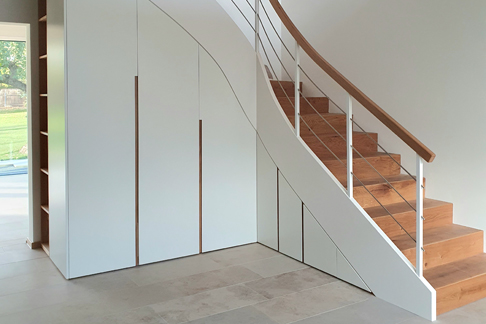 Treppenschrank